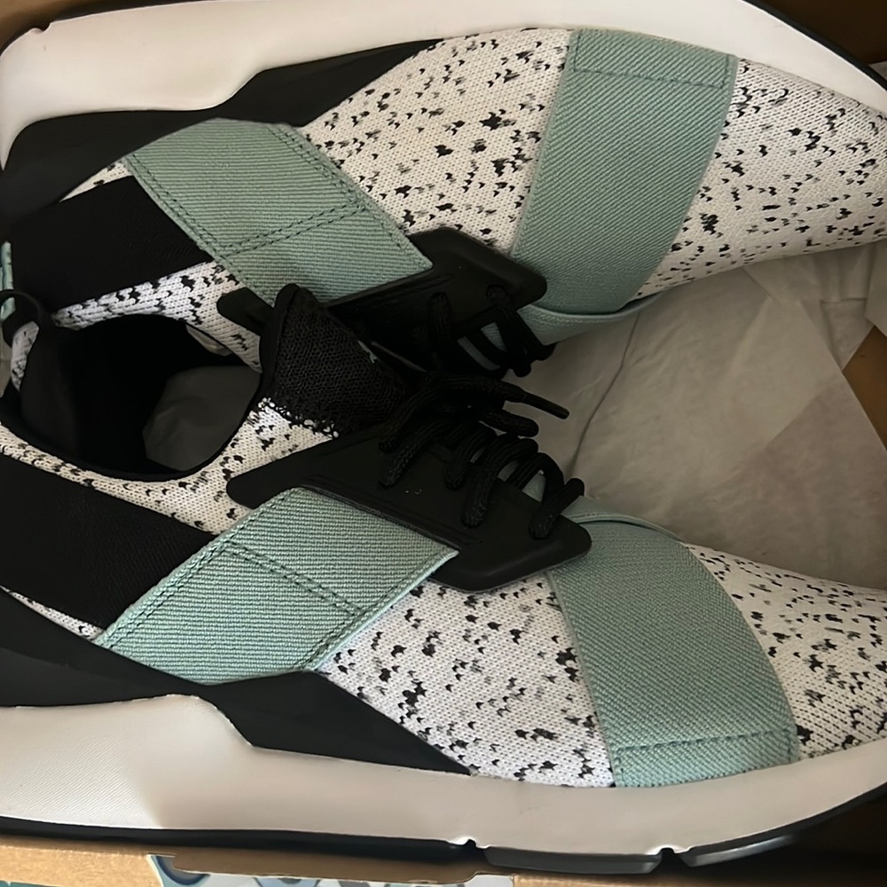 Puma white-Aquifer-Black